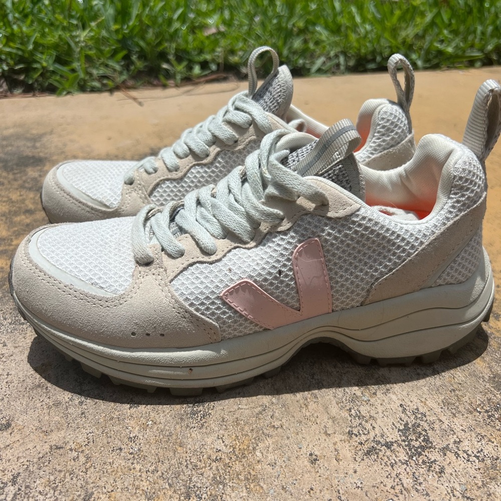 Veja Chunky Sneaker USED ONCE